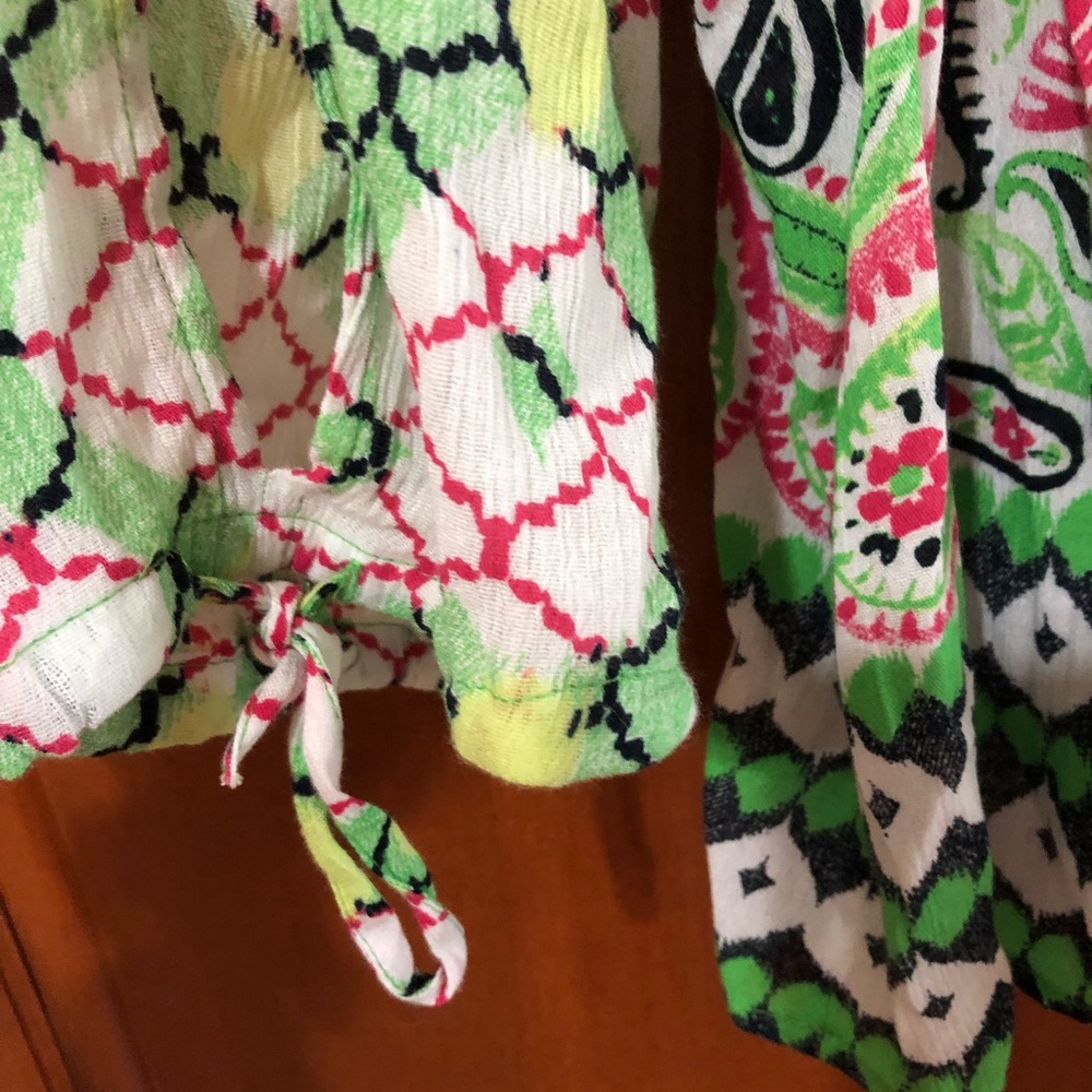 Crown and Ivy Green Printed Top NWT Size Medium - Picture 3 of 8